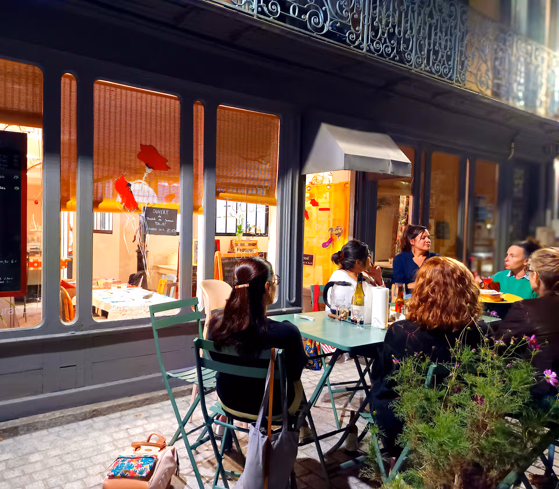 Terrasse et restaurant ouvert le vendredi soir
