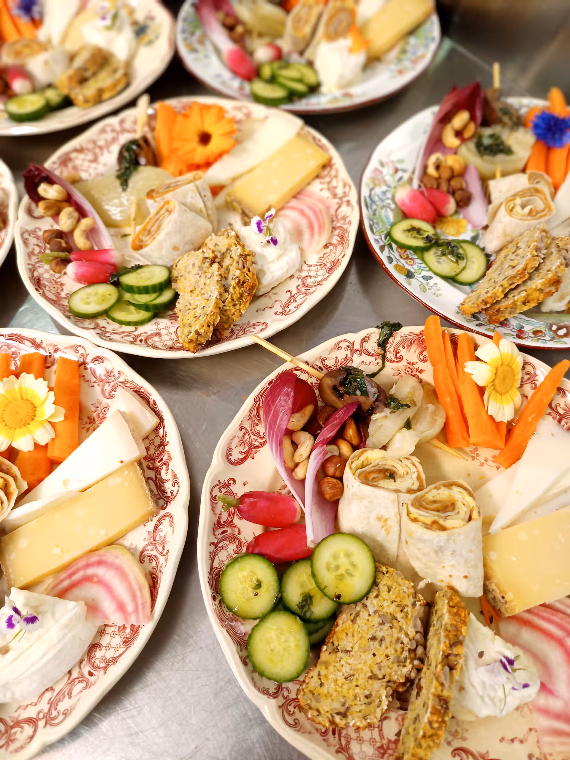 assiettes végétariennes, légumes bio et de saison, cuisine naturelle et maison